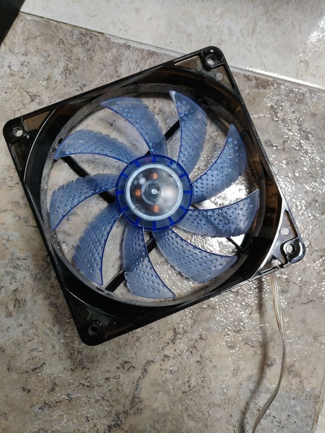 2 ventiladores de 120 mm luz azul