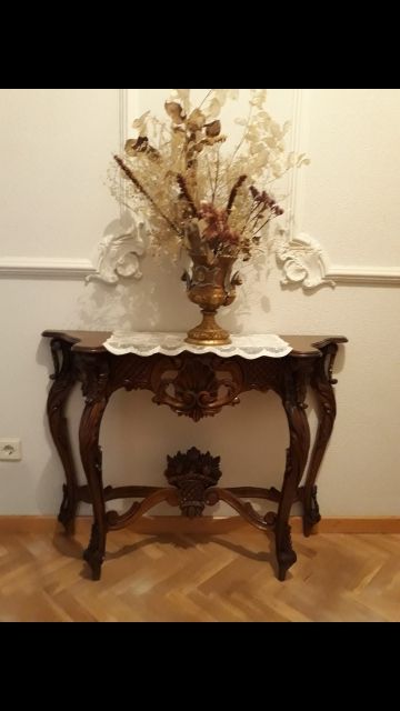 Taquillon de entrada y espejo