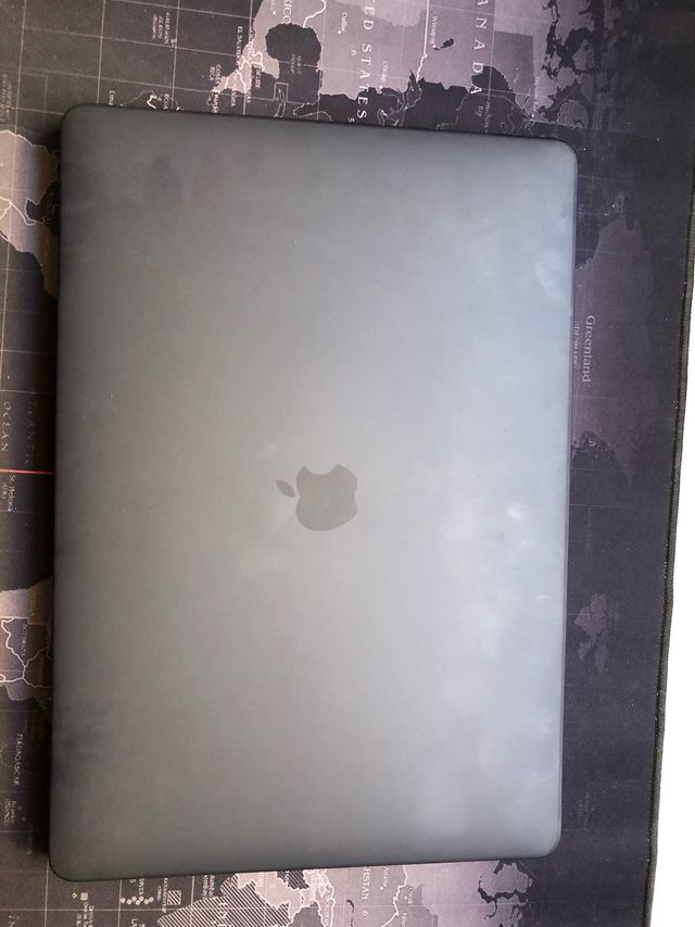 MacBook Pro i7 15"4 16Gb SDRAM graphics 630. 1500€