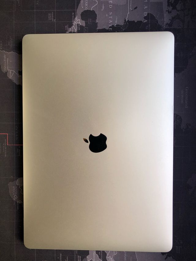 MacBook Pro i7 15"4 16Gb SDRAM graphics 630. 1500€