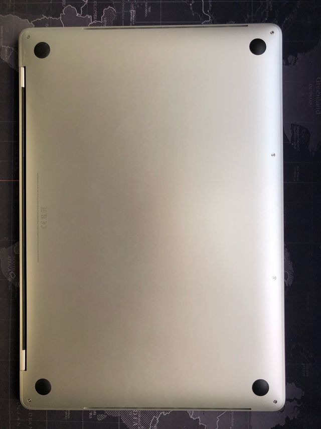 MacBook Pro i7 15"4 16Gb SDRAM graphics 630. 1500€