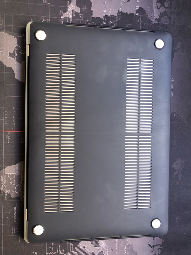 MacBook Pro i7 15"4 16Gb SDRAM graphics 630. 1500€