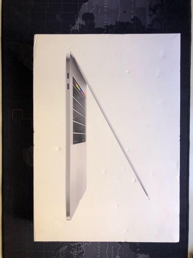 MacBook Pro i7 15"4 16Gb SDRAM graphics 630. 1500€