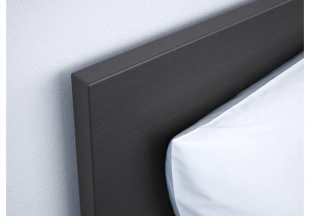 cama 180 x200 y dos mesillas de noche