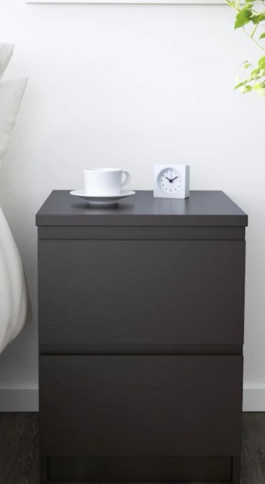 cama 180 x200 y dos mesillas de noche