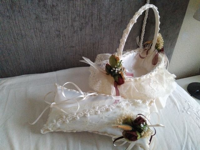 Cesta y cojín para arras y alianzas