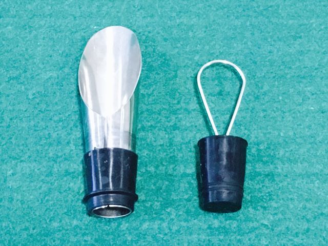 Estuche de accesorios para vino a estrenar.