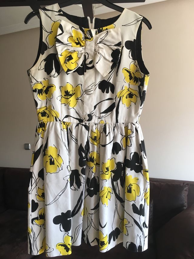 Vestido de flores con lazo