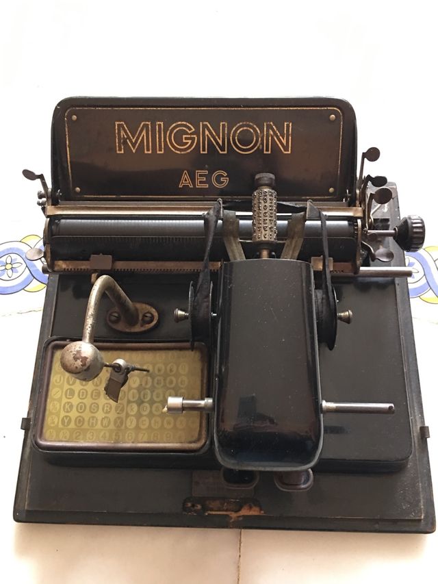 Máquina de escribir AEG Mignon