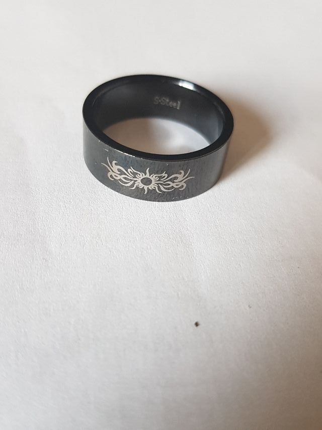 Anillo negro tribal