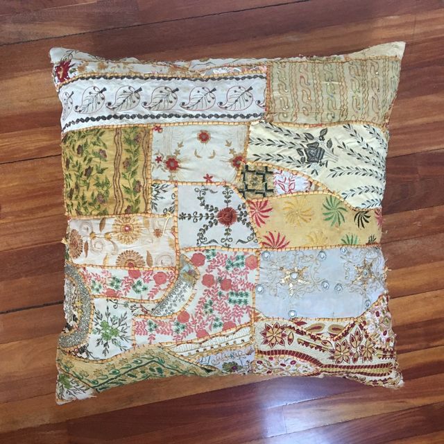 Cojín grande, modelo único