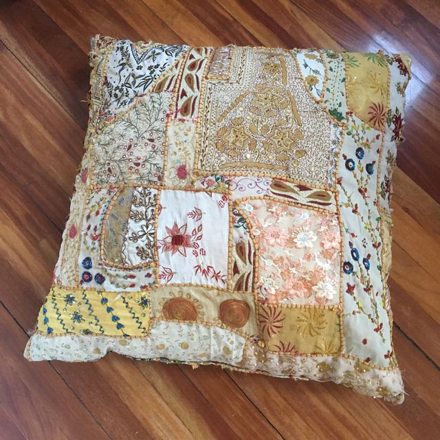 Cojín grande, modelo único