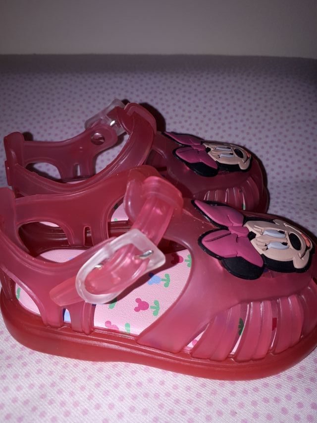 OPORTUNIDAD PRECIOSAS SANDALIAS MINNIE MOUSE N'19