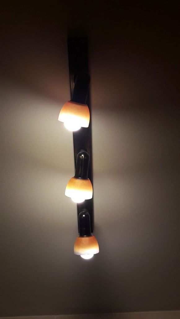 Lámpara 3 focos apta para baño