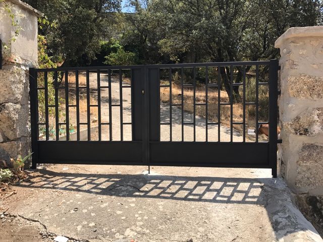 Renovación de puertas de entrada garaje y pasó de segunda mano por 1