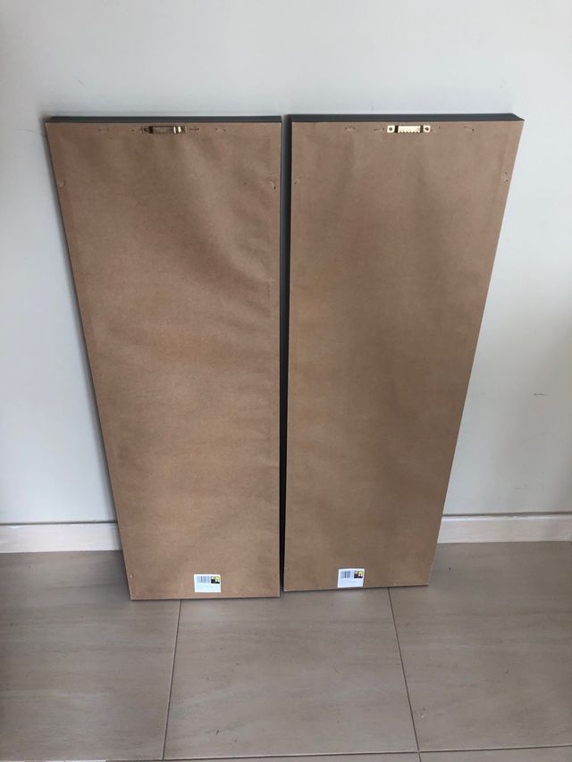 Dos cuadros con motivos florales