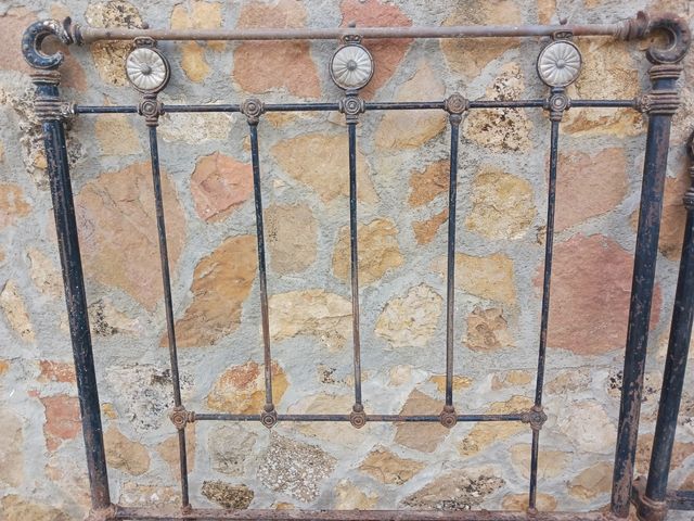 Cabecero y piecero de hierro para cama.