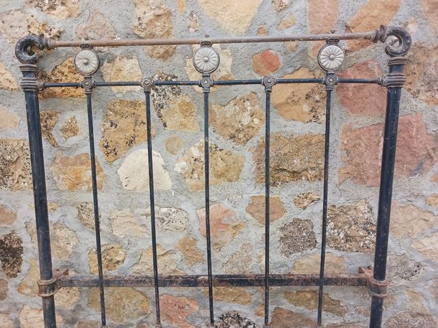 Cabecero y piecero de hierro para cama.