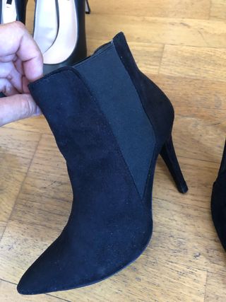 Botines negros tipo calcetín de segunda mano por 9,99 EUR en Basilea en  WALLAPOP