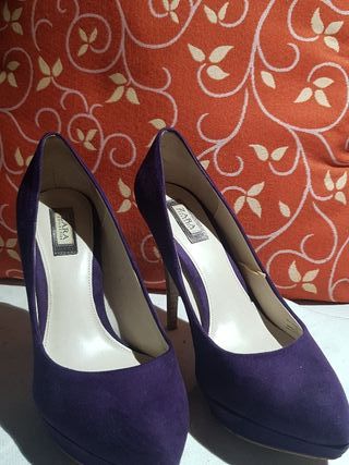 Zapato Zara morado de segunda mano por 10 EUR en Madrid en WALLAPOP