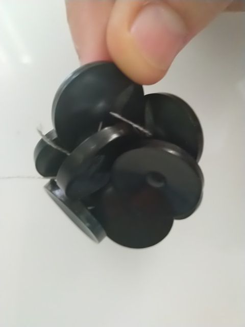 botones de pasta negros