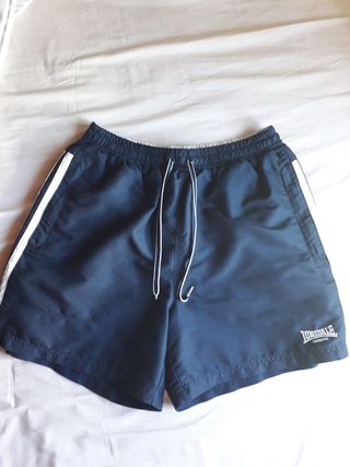 Pantalones cortos de chico Lonsdale de segunda mano por 7 EUR en Plasencia  en WALLAPOP