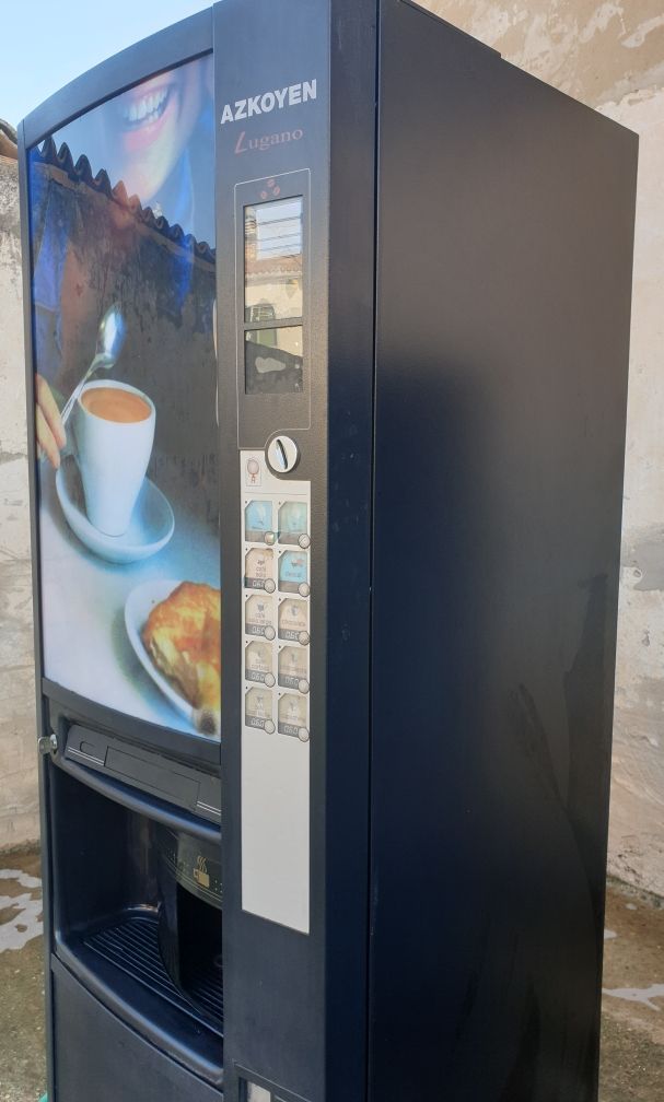 Maquina vending cafe azkoyen de segunda mano por 300 € en