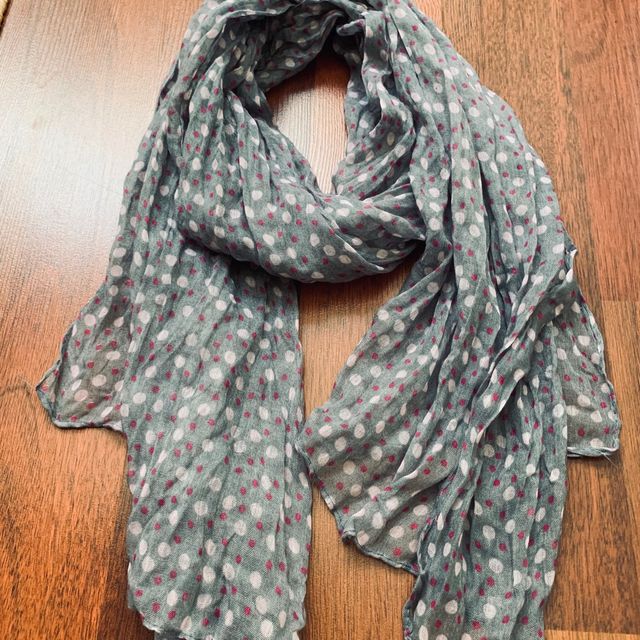 Pañuelo lunares gris blanco rosa