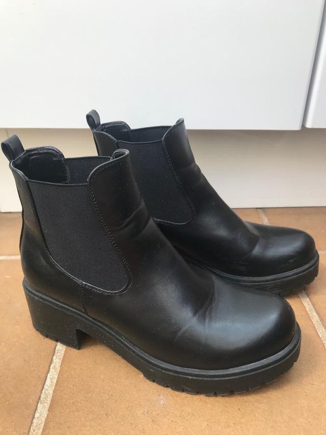 Botines - botas de piel negros, zapatos.