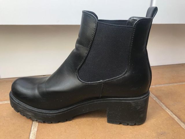 Botines - botas de piel negros, zapatos.