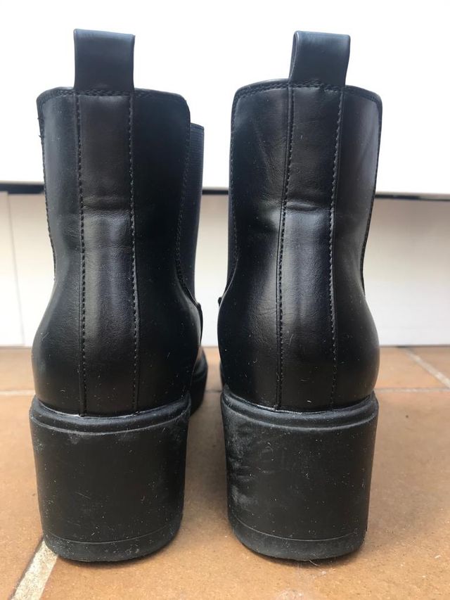 Botines - botas de piel negros, zapatos.