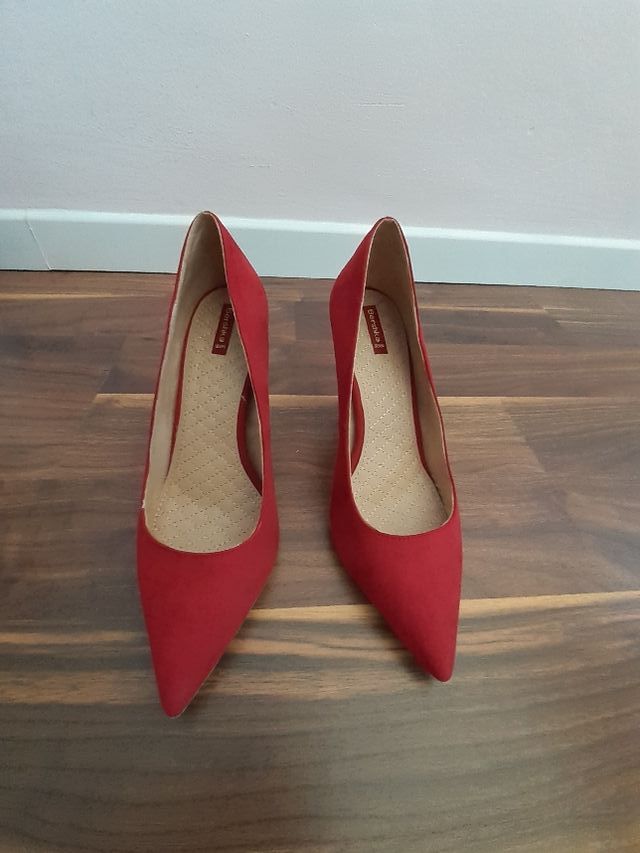 salones rojos, bershka. Talla 40