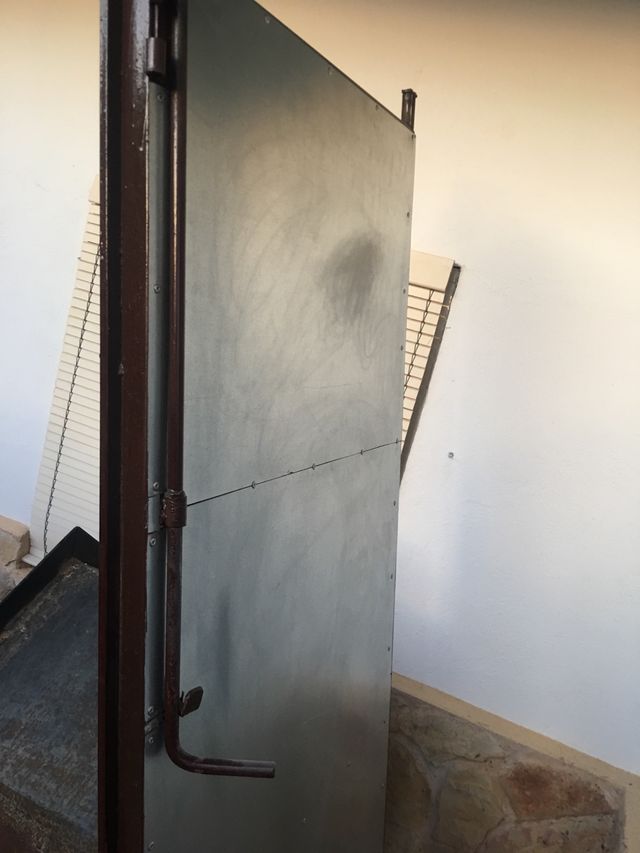 Puerta de garaje de segunda mano por 160 € en San Sebastián de Los