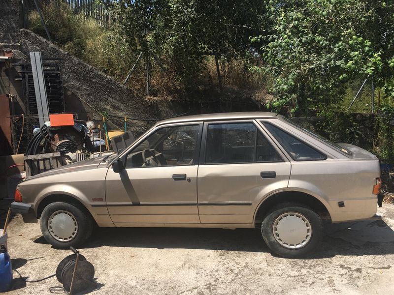 Ford Escort 1982 - foto 1