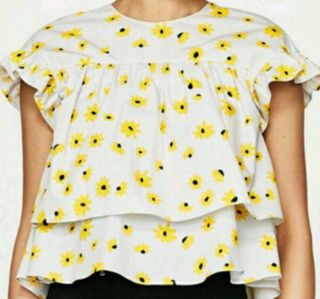 Blusa margaritas zara de segunda mano por 12 EUR en Madrid en WALLAPOP