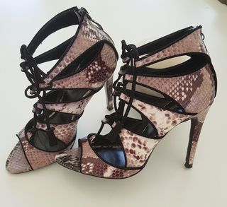 Sandalias Zara animal print de segunda mano por 10 EUR en Vigo en WALLAPOP