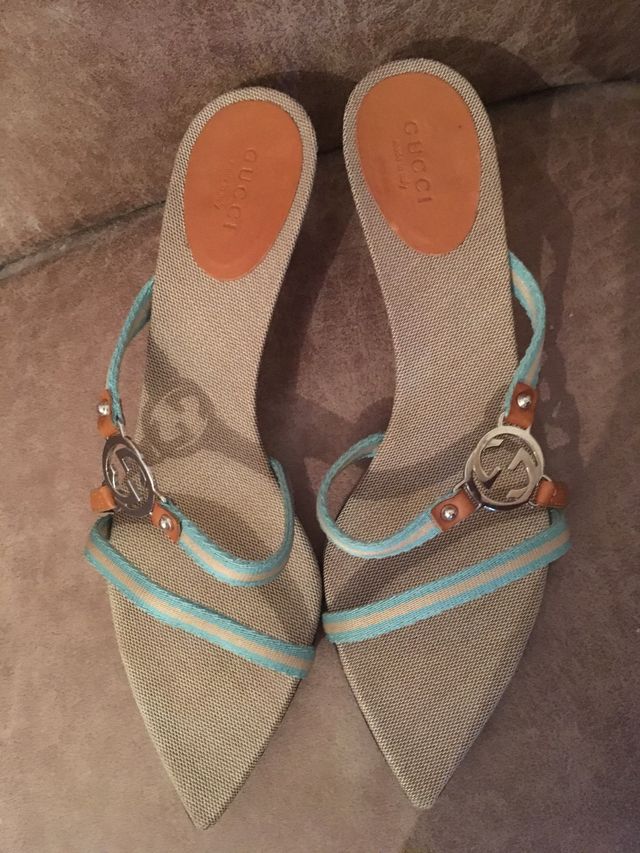 Sandalias/ zapatos Gucci 