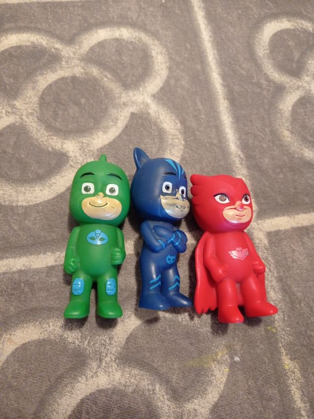 Coche y muñeco Pj maks (GATUNO)