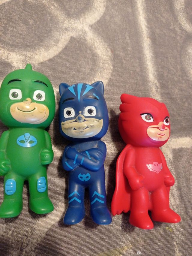 Coche y muñeco Pj maks (GATUNO)