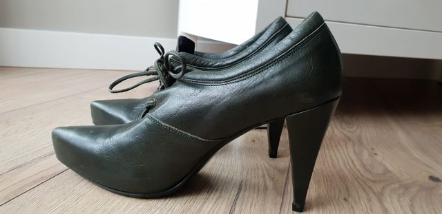 Zapatos Fluxá usados.