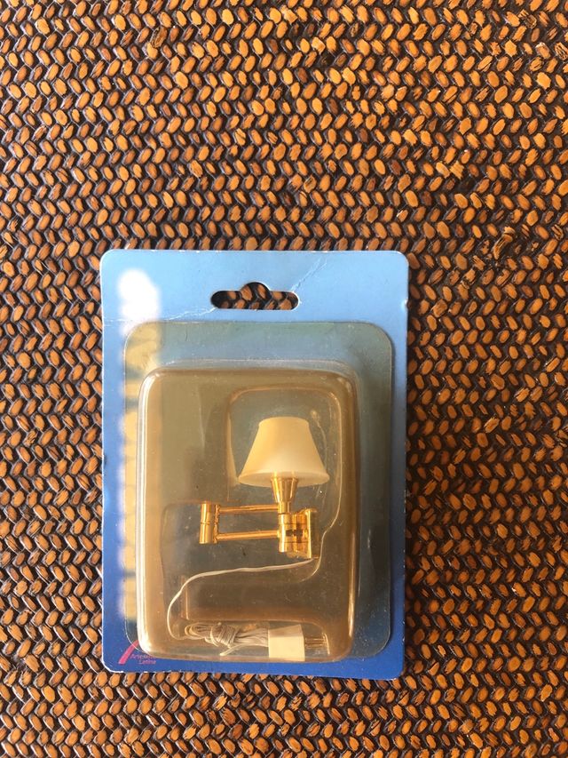 Casa de muñecas.Lampara