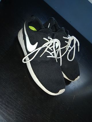 zapatillas nike roshe negras