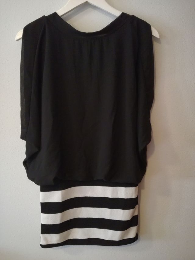 Vestido negro y rayas