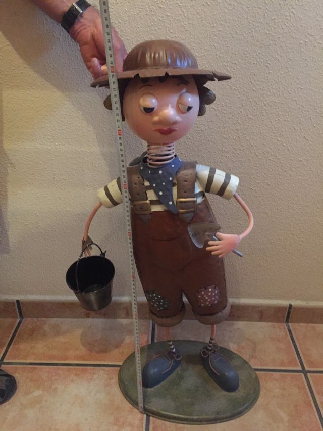 Muñeco y muñeca escultura forja