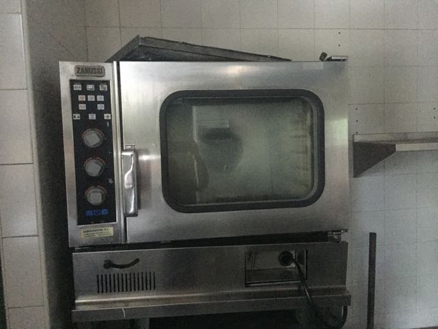 Horno industrial con bandejas Gastronor