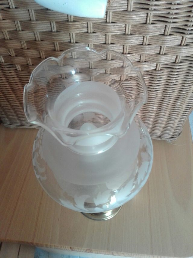 LÁMPARA DE SOBREMESA O MESITA DE NOCHE.