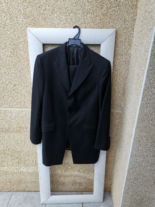 Traje smoking t\\/52,CARAMELO CORTE INGLES de segunda mano por 50 EUR en  Urbanitzacio Bera en WALLAPOP