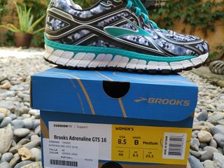tallas brooks running