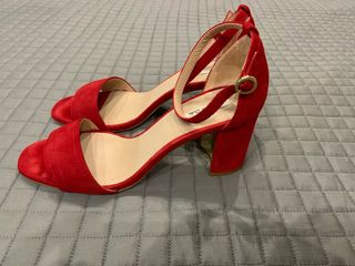 Sandalias de ante rojo Massimo Dutti T 39 de segunda mano por 40 EUR en  Viladecans en WALLAPOP