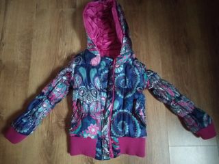Abrigo Desigual niña de segunda mano por 20 € en Mangiron en Abrigo Desigual niña de segunda mano por 20 € en Mangiron en